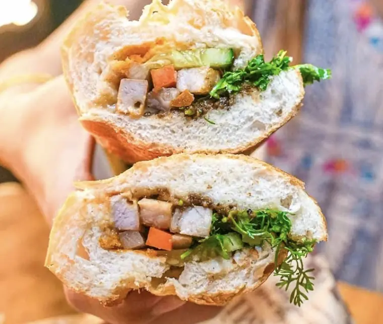 Bánh Mì Phượng — Hoi An, Bánh mì · Bourdain's «symphony»