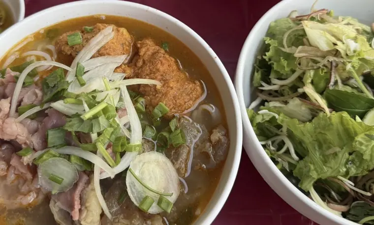 Bún Bò Huế Mệ Kéo — Hue, Bún bò · mornings only · 70+ years