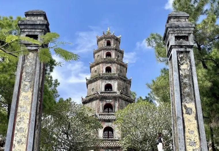 Thiên Mụ Pagoda — Hue, Seven-storey pagoda · symbol of Hue