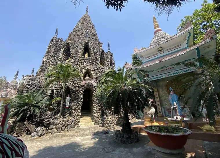 Chùa Từ Vân (Shell Pagoda) — Nha Trang, Temple of shells and coral