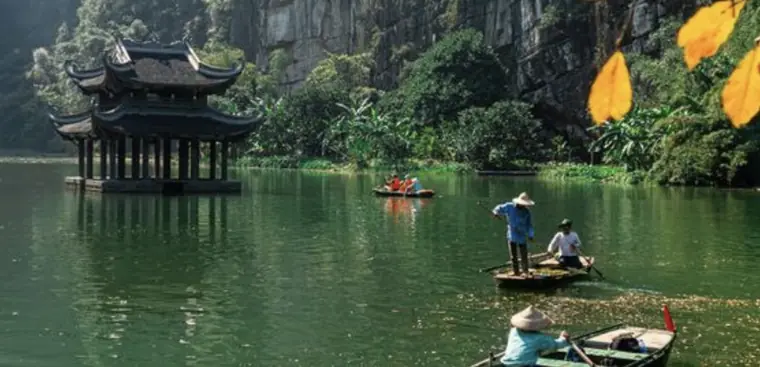 Tràng An — Ninh Binh, UNESCO · caves and rice fields