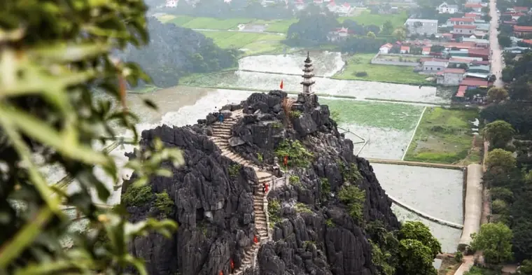 Hang Múa Viewpoint — Ninh Binh, 500 steps + market