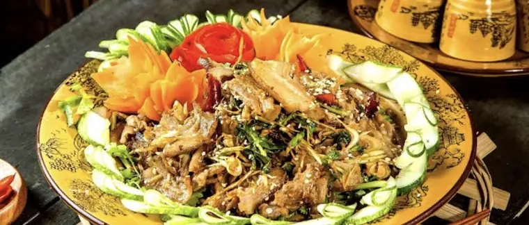 Chợ Tình Quán — Sapa, Local Hmong food · market atmosphere