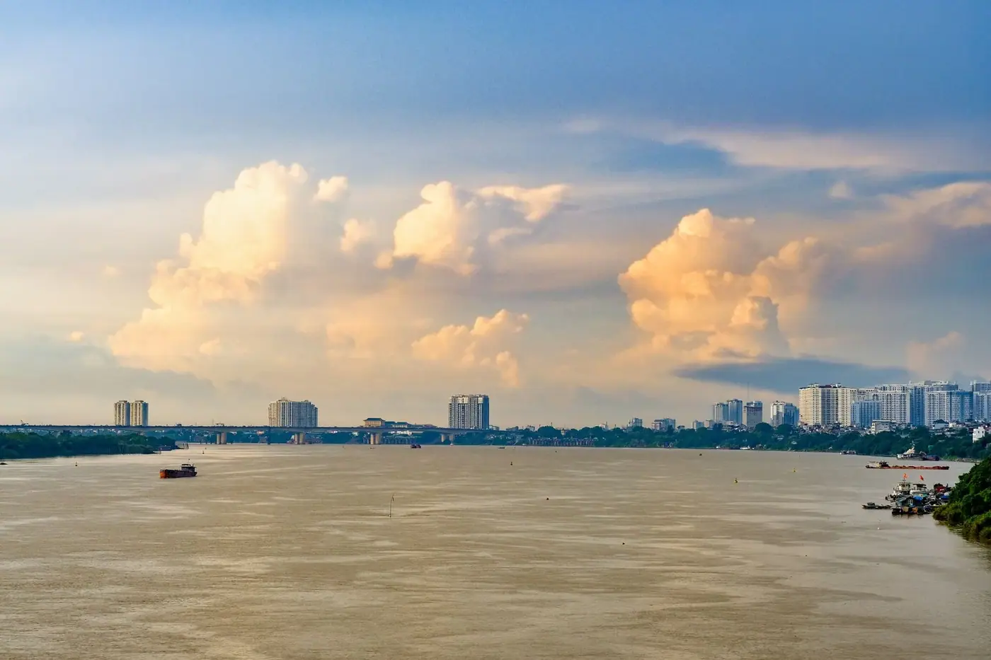 Long Bien Bridge crossing the Red River in Hanoi near the bus route to Bat Trang