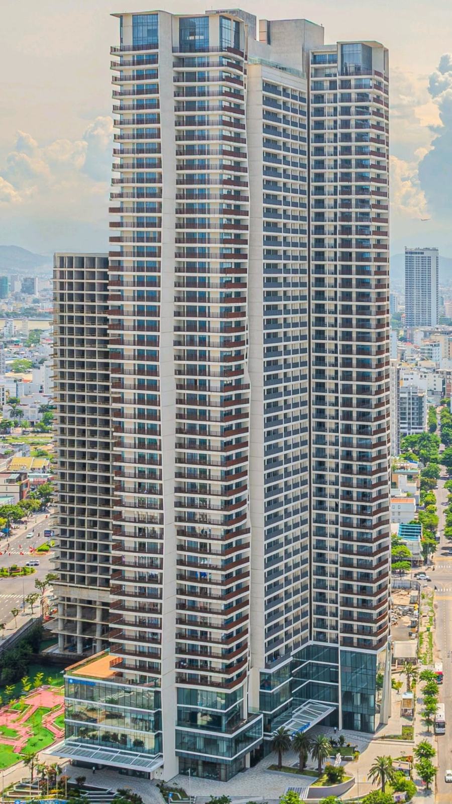 Modern apartment tower in Da Nang