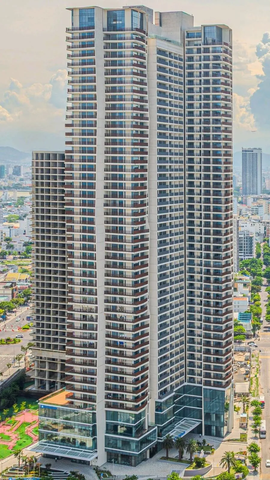 Modern apartment tower in Da Nang