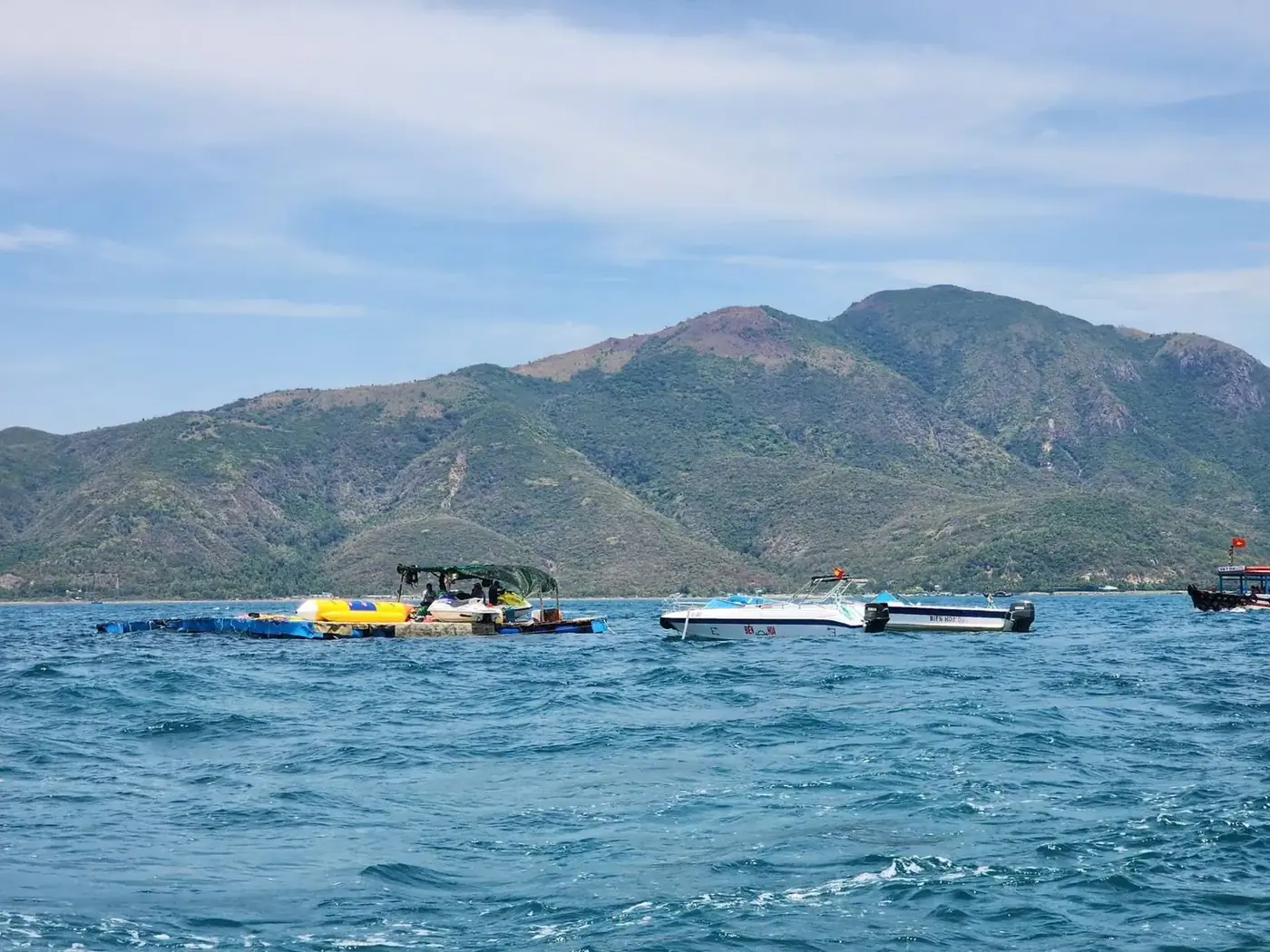 Speedboat leaving for Cu Lao Cham Islands from Hoi An pier
