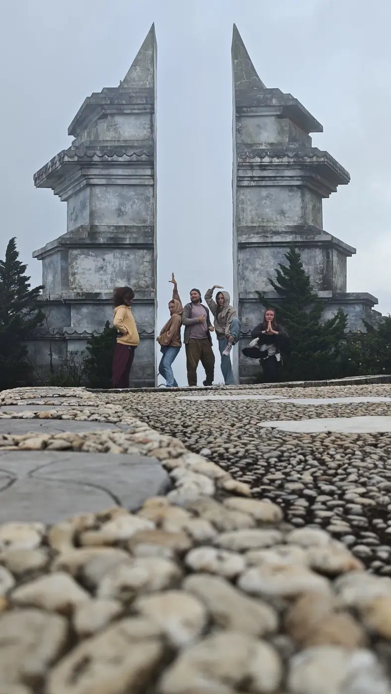 A group of travelers at the stone Heaven’s Gate viewpoint in Sapa, northern Vietnam