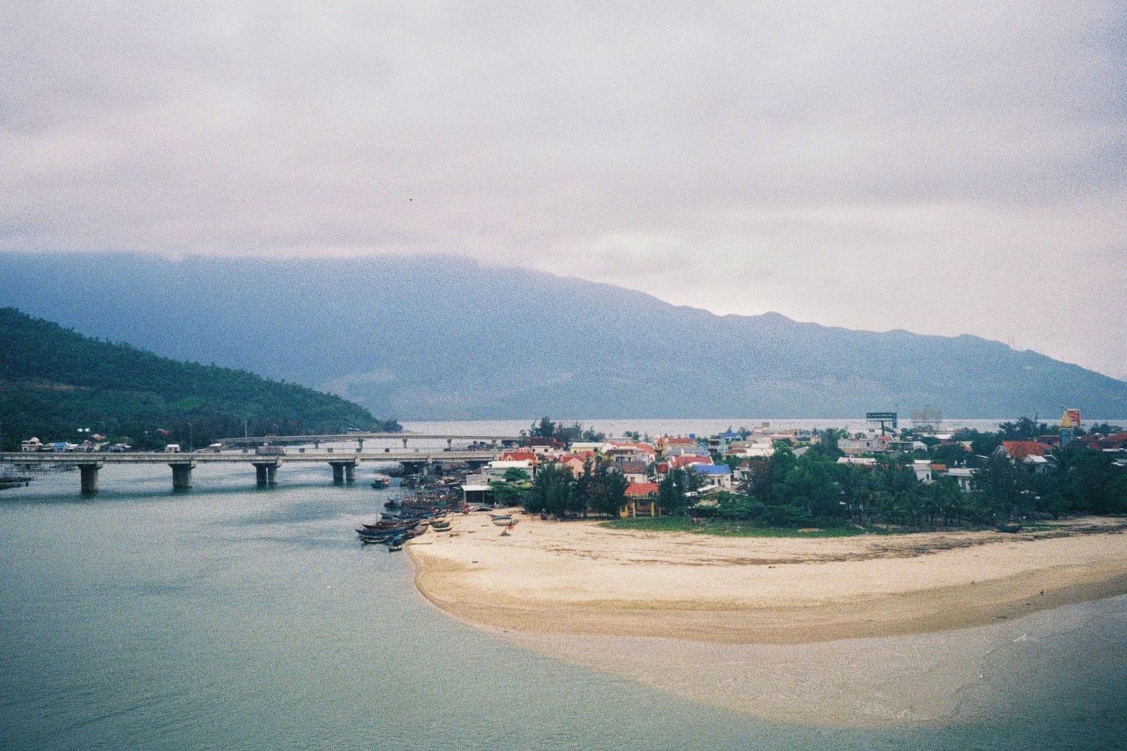 Hai Van Pass 2026: Train vs Motorbike vs Private Car (Da Nang to Hue)