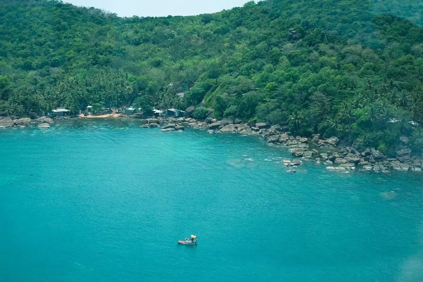 Nha Trang vs Phu Quoc: Which Beach Wins in 2026 (Full Comparison)