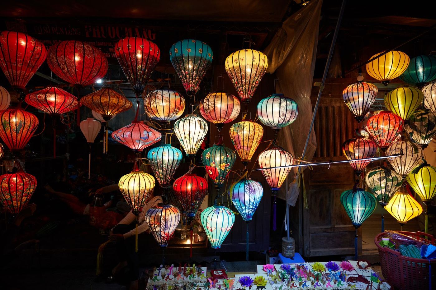 Vietnam Night Markets 2026: Hoi An vs Dalat vs Ben Thanh