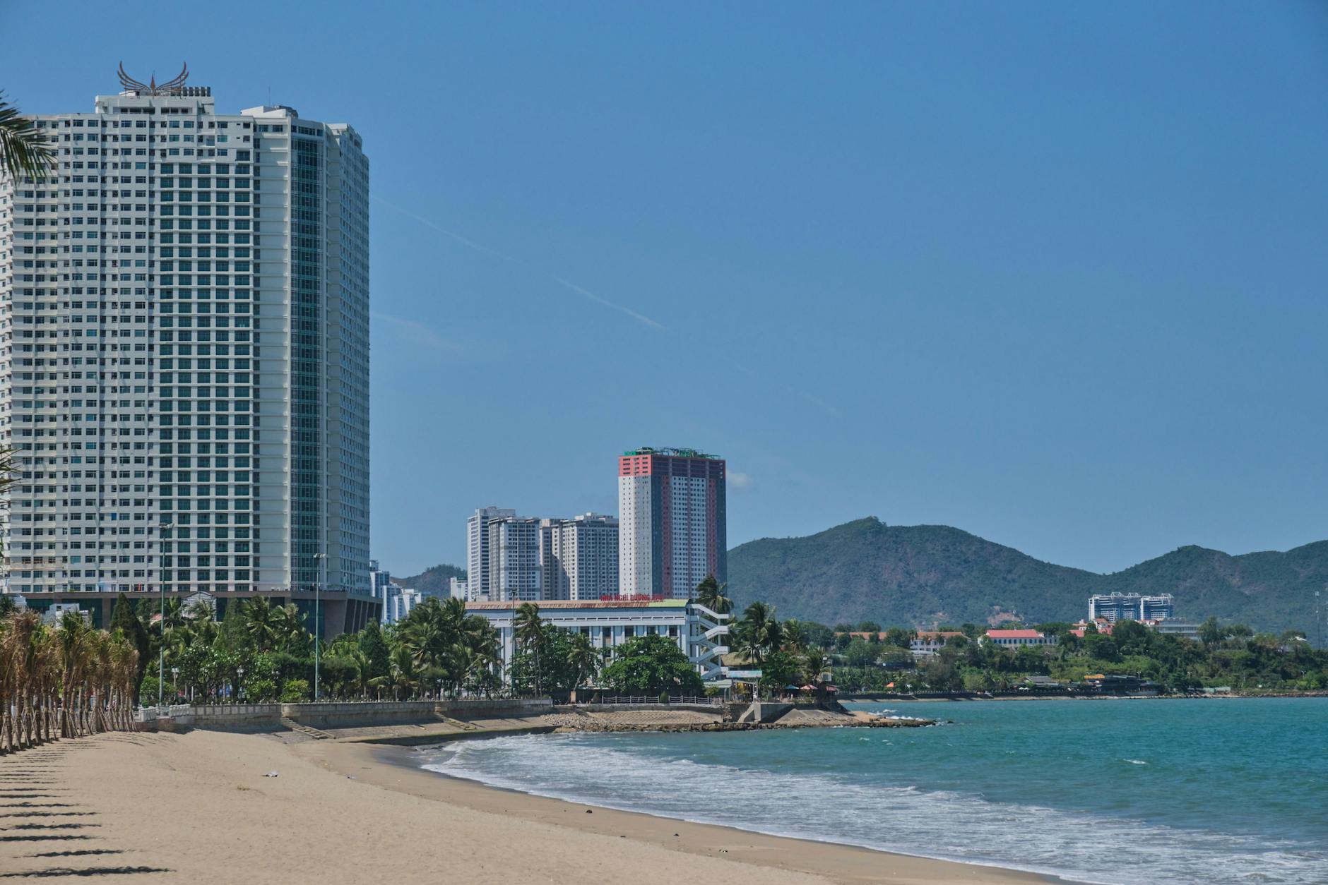 Real Expat Reviews of Living in Vietnam: What People Say After Six Months in 2026