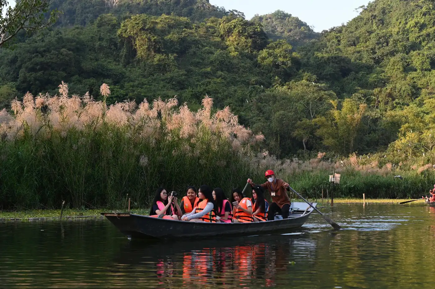 Guided boat tour with a group in Vietnam