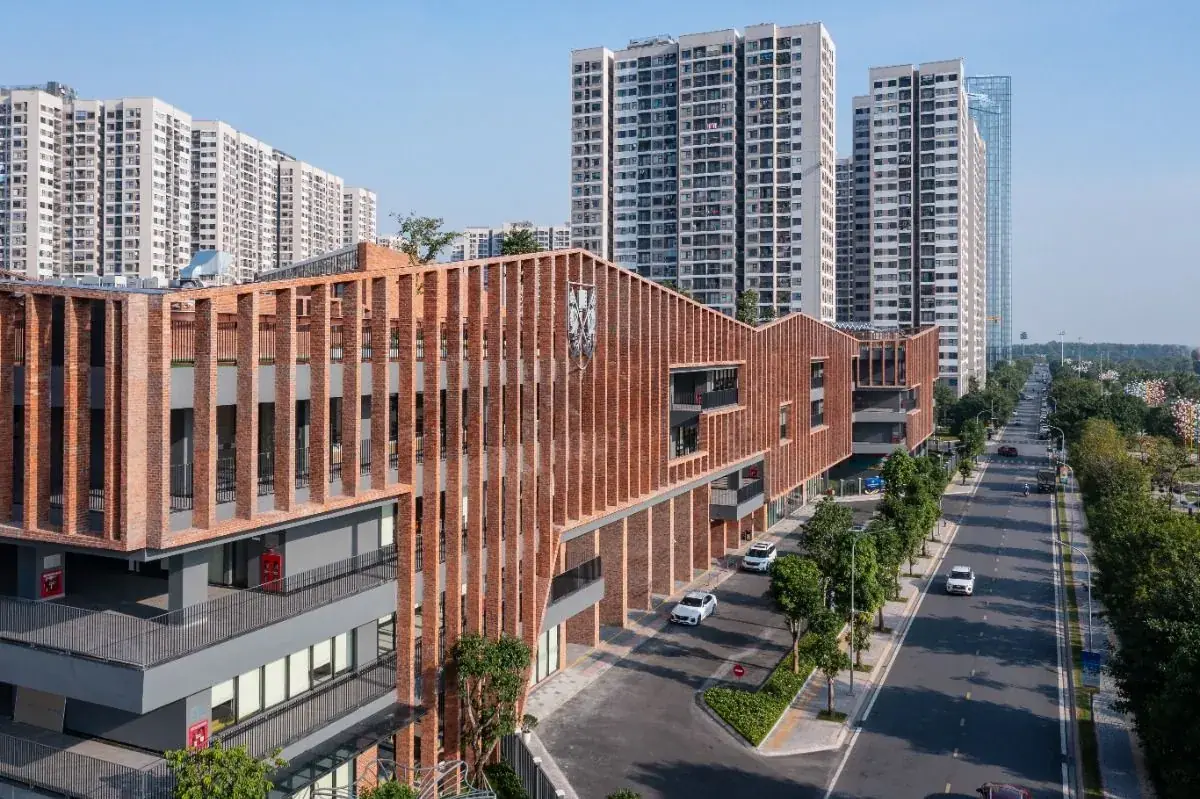 School in a Vietnamese cityscape — comparing curricula by city