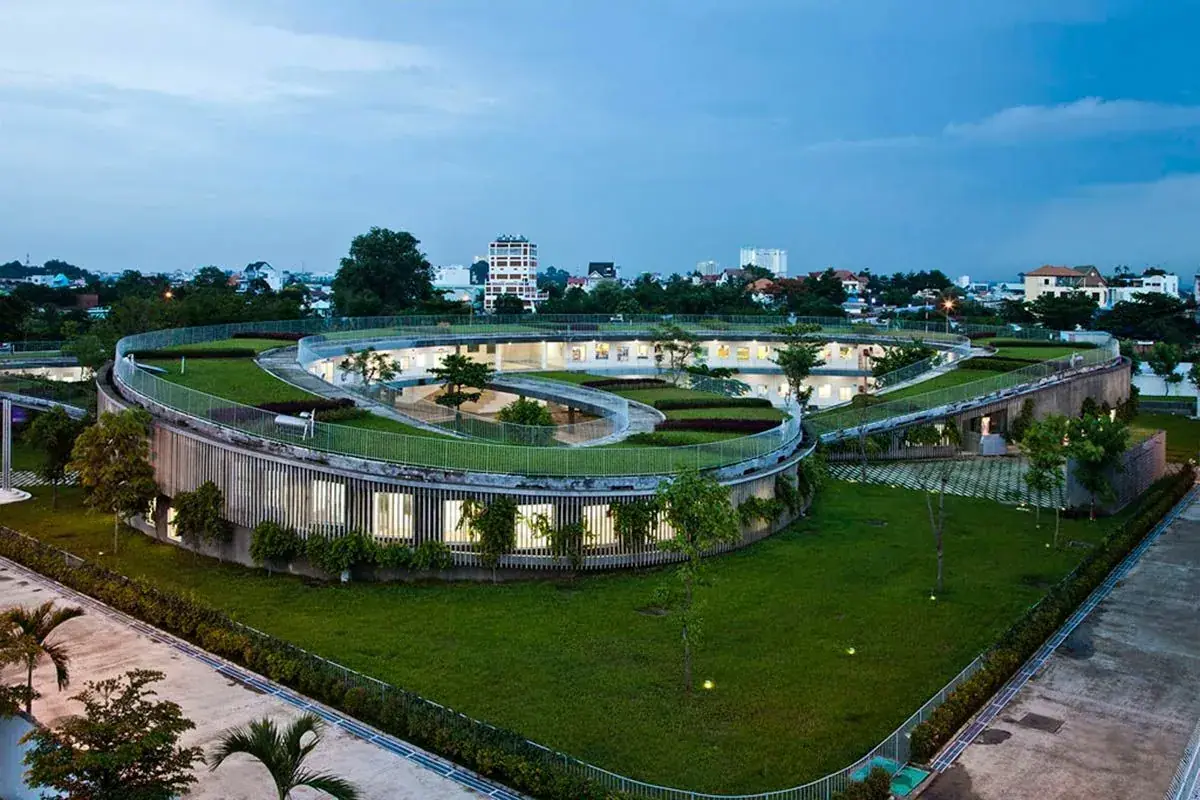 Modern eco-architecture school in Vietnam — international vs bilingual