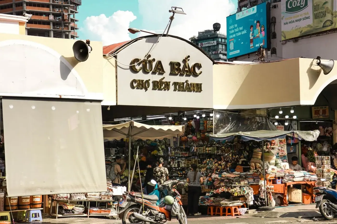 Vietnam Souvenir Shopping: Market vs Airport Prices