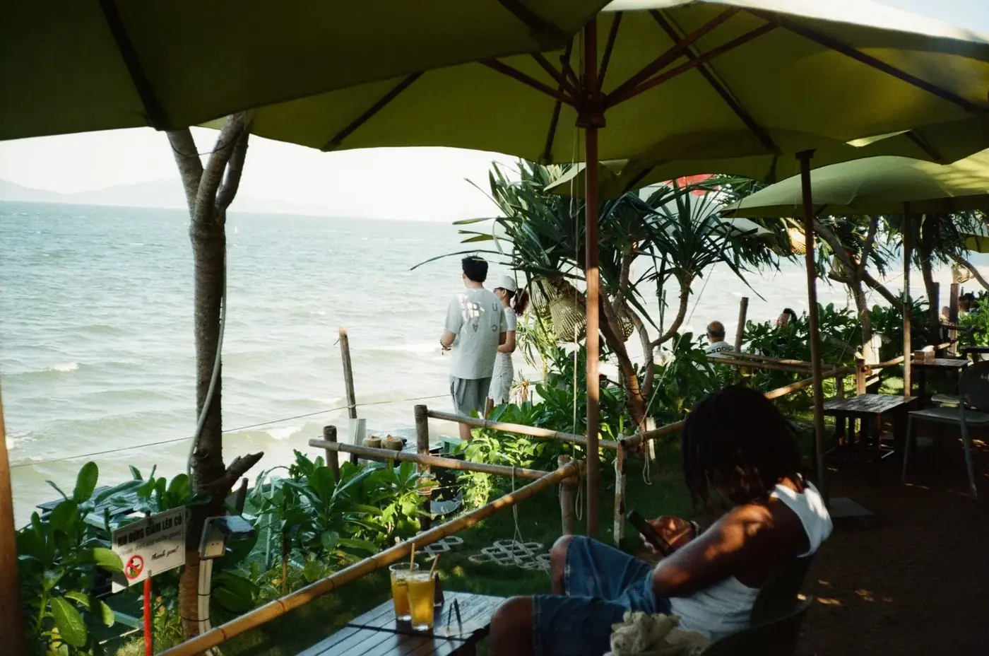 Beachfront cafe with sea view in Da Nang used as a nomad workspace