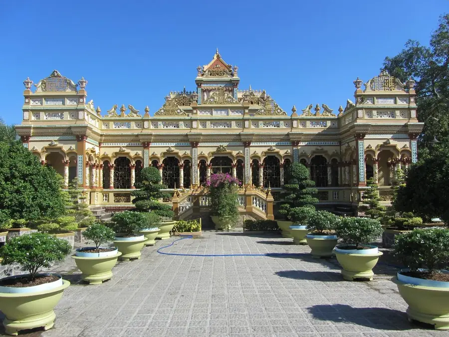 Фасад пагоды Vĩnh Tràng в Mỹ Tho